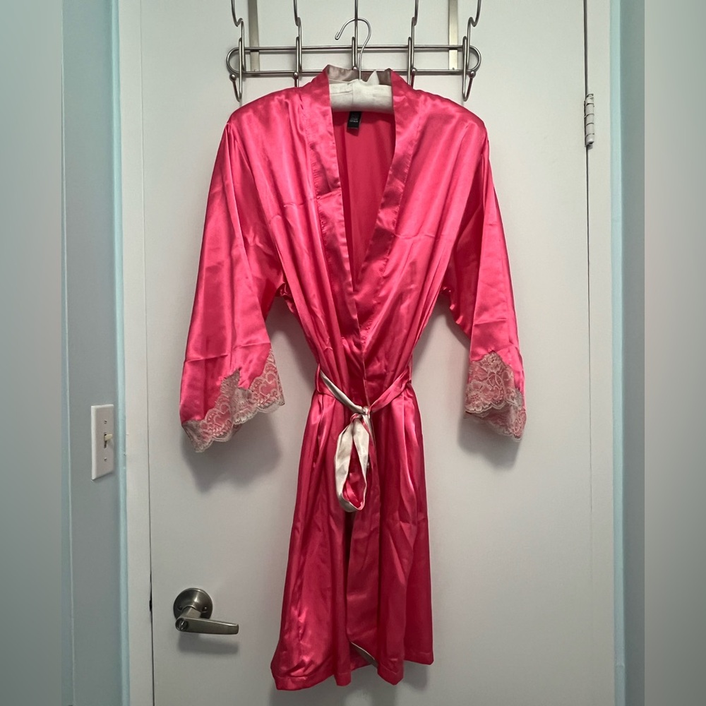 Jones New York Pink Satin Robe with Lace